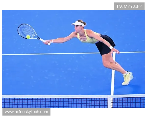 萨巴伦卡佩古拉强势斩首胜引领网球总决赛激情精彩开局上演盛况