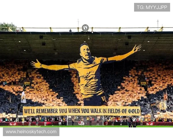 巴黎圣日耳曼主场TIFO致敬十年前巴黎恐袭遇难者的深情纪念